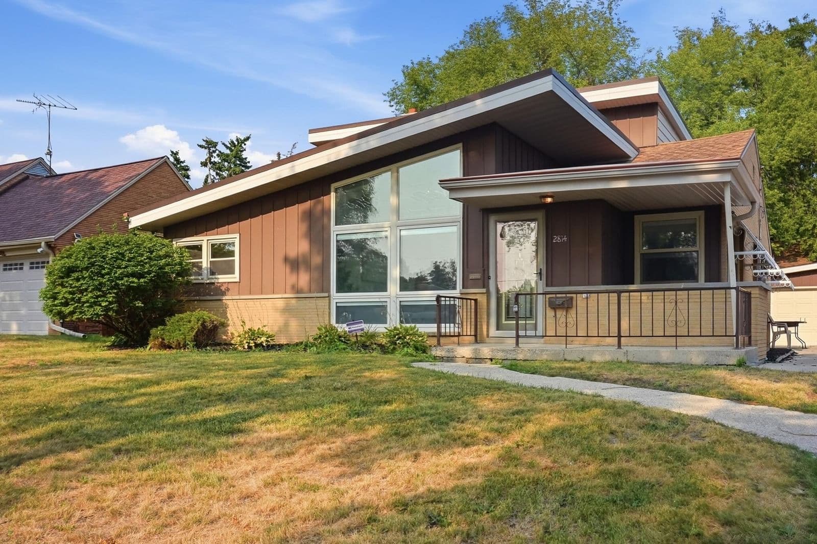 2814 Cleveland Park, West Allis, WI 53219