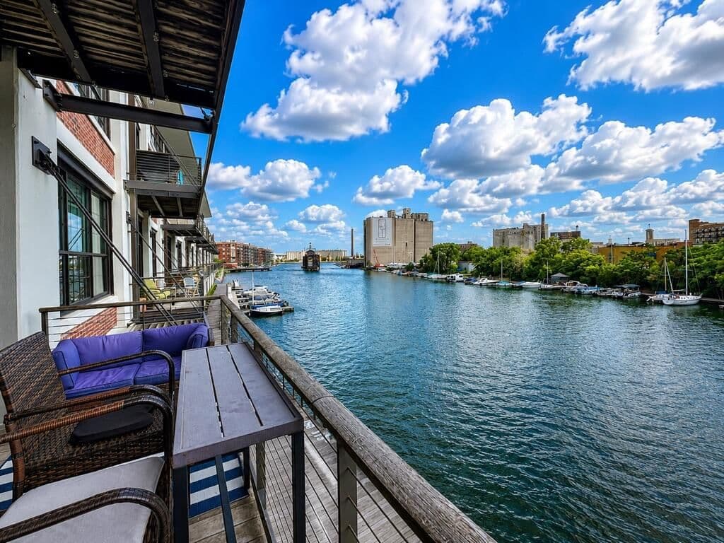 311 Erie, Milwaukee, WI 53202