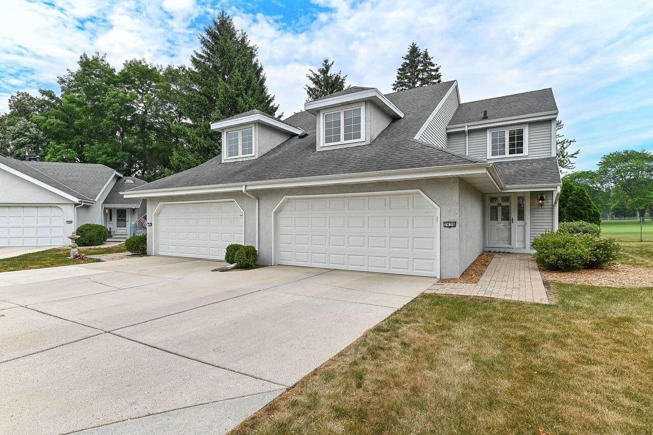 7436 Tuckaway Creek, Franklin, WI 53132