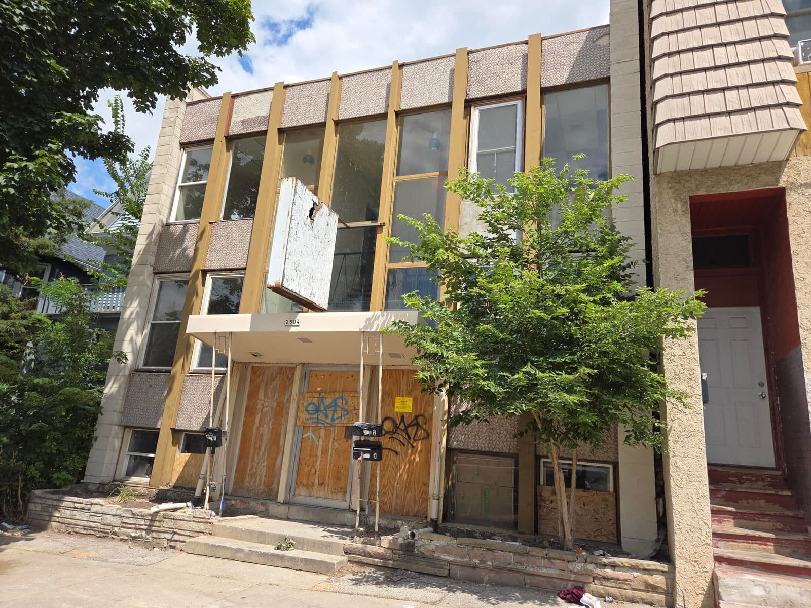 2504 Mitchell, Milwaukee, WI 53204