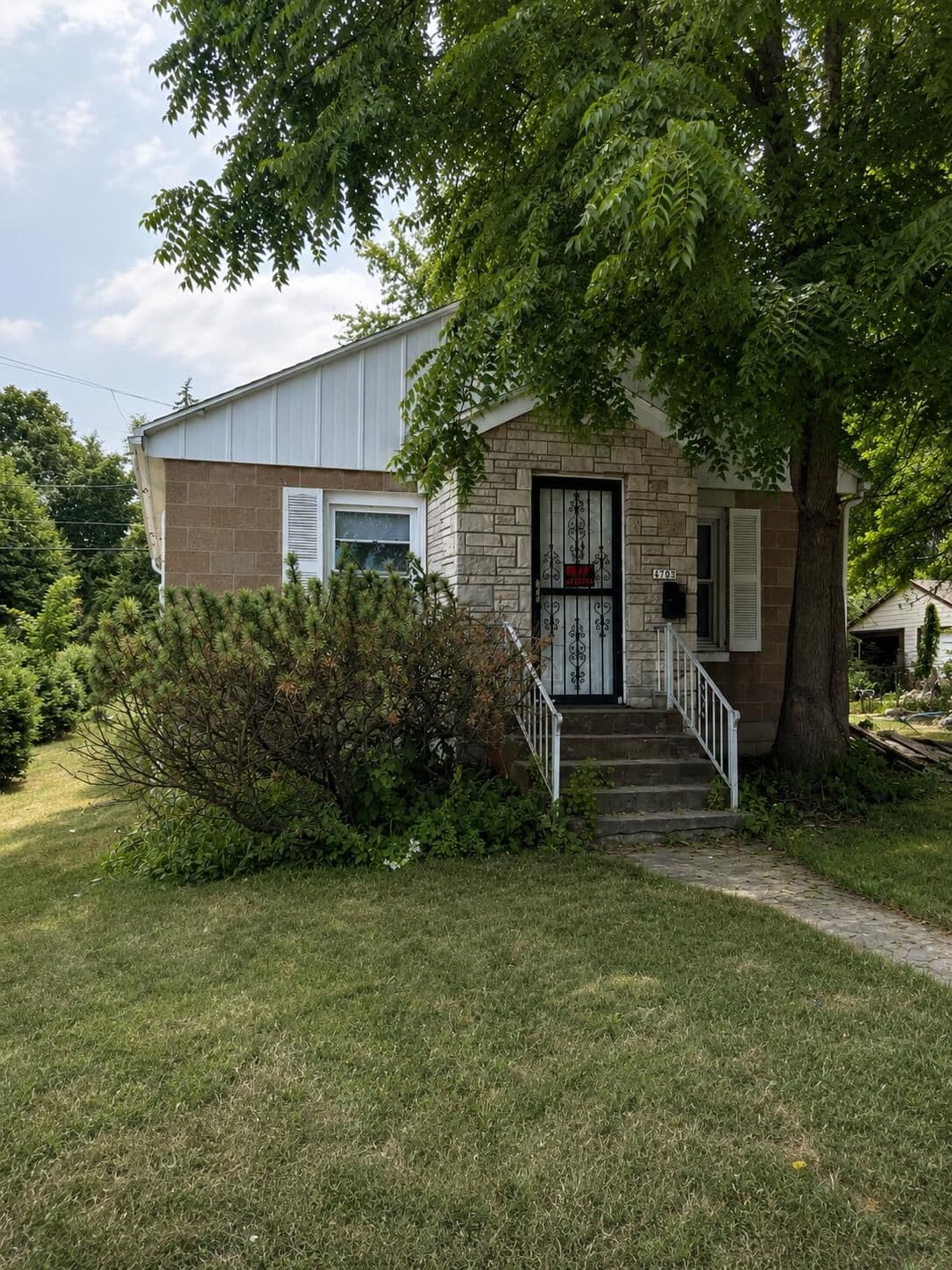 4703 Villard, Milwaukee, WI 53218