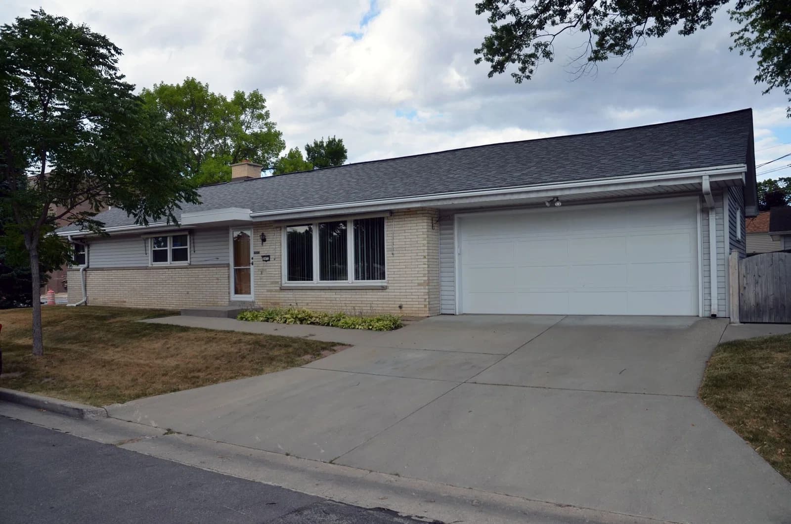 2672 115th, Wauwatosa, WI 53226
