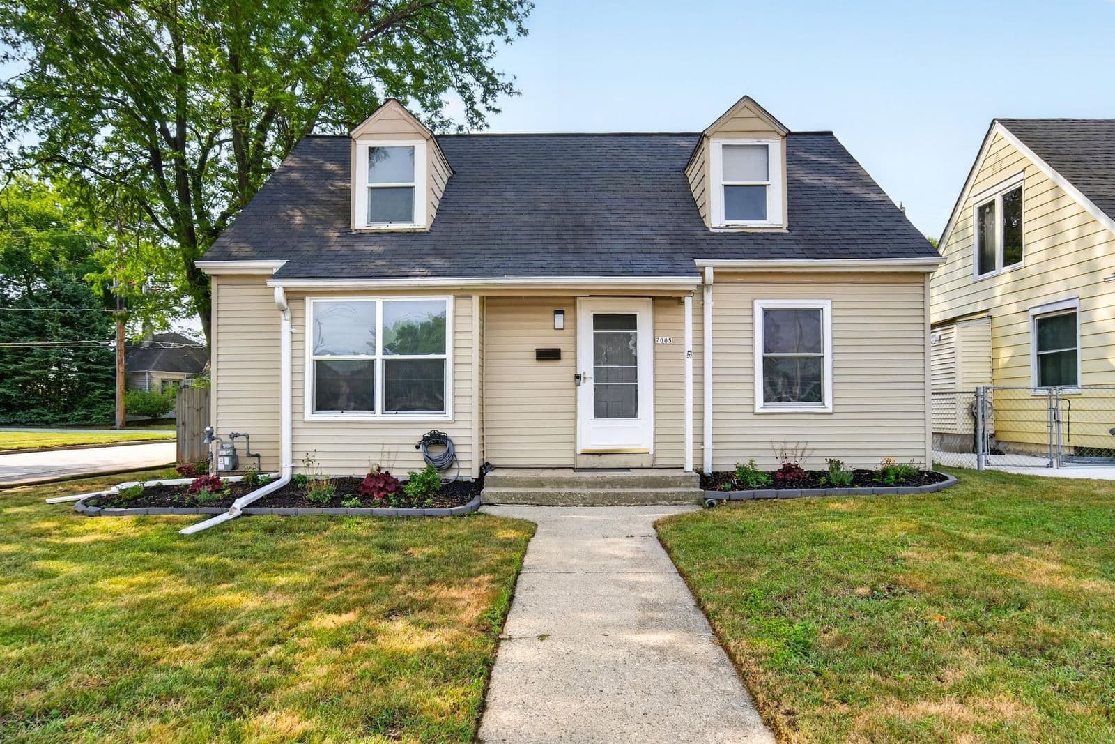 7005 Lincoln, West Allis, WI 53219