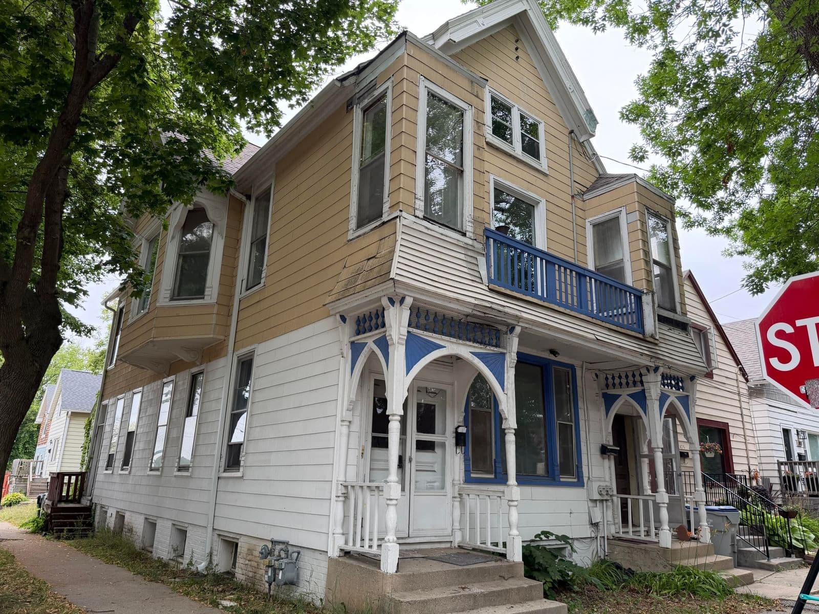 2477 Burrell, Milwaukee, WI 53207