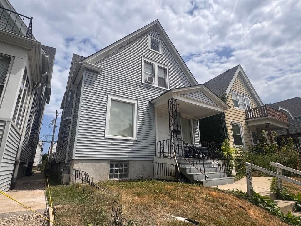 2944 Pierce, Milwaukee, WI 53212