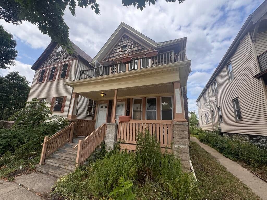 916 Meinecke, Milwaukee, WI 53212