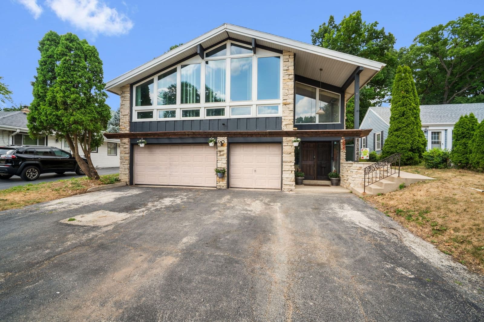 10340 Rogers, West Allis, WI 53227