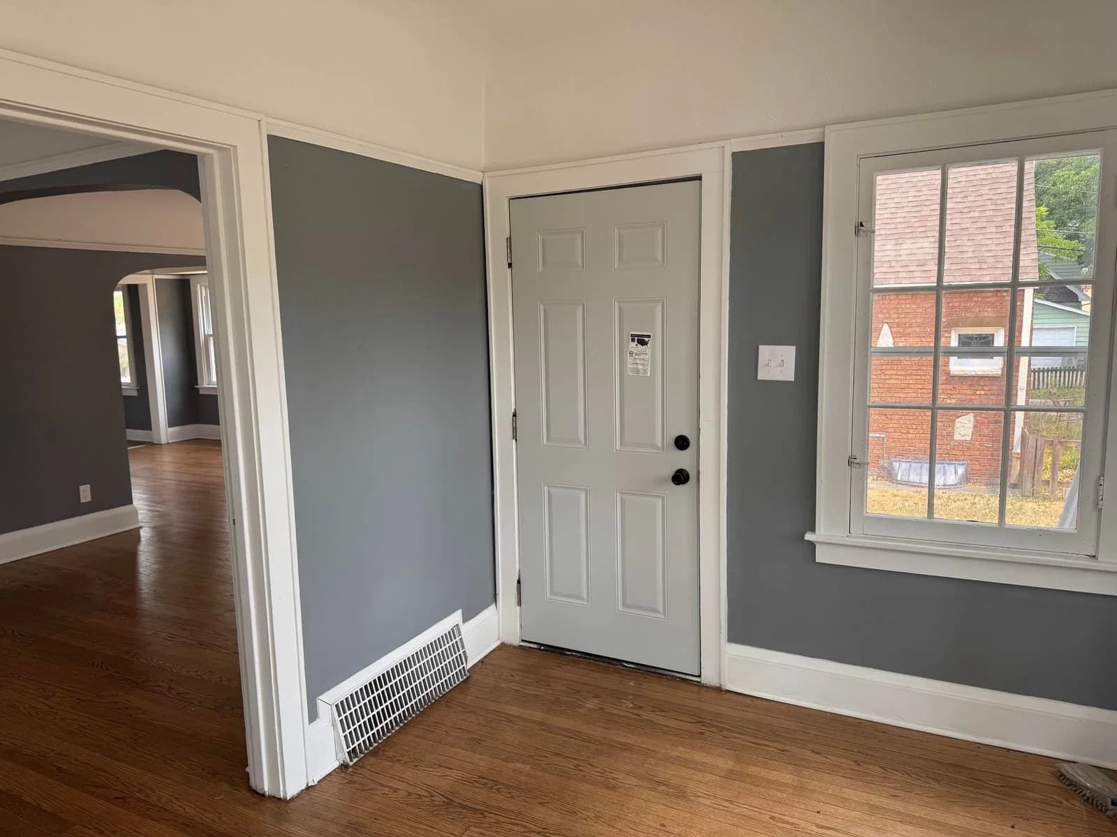 6220 Girard 4