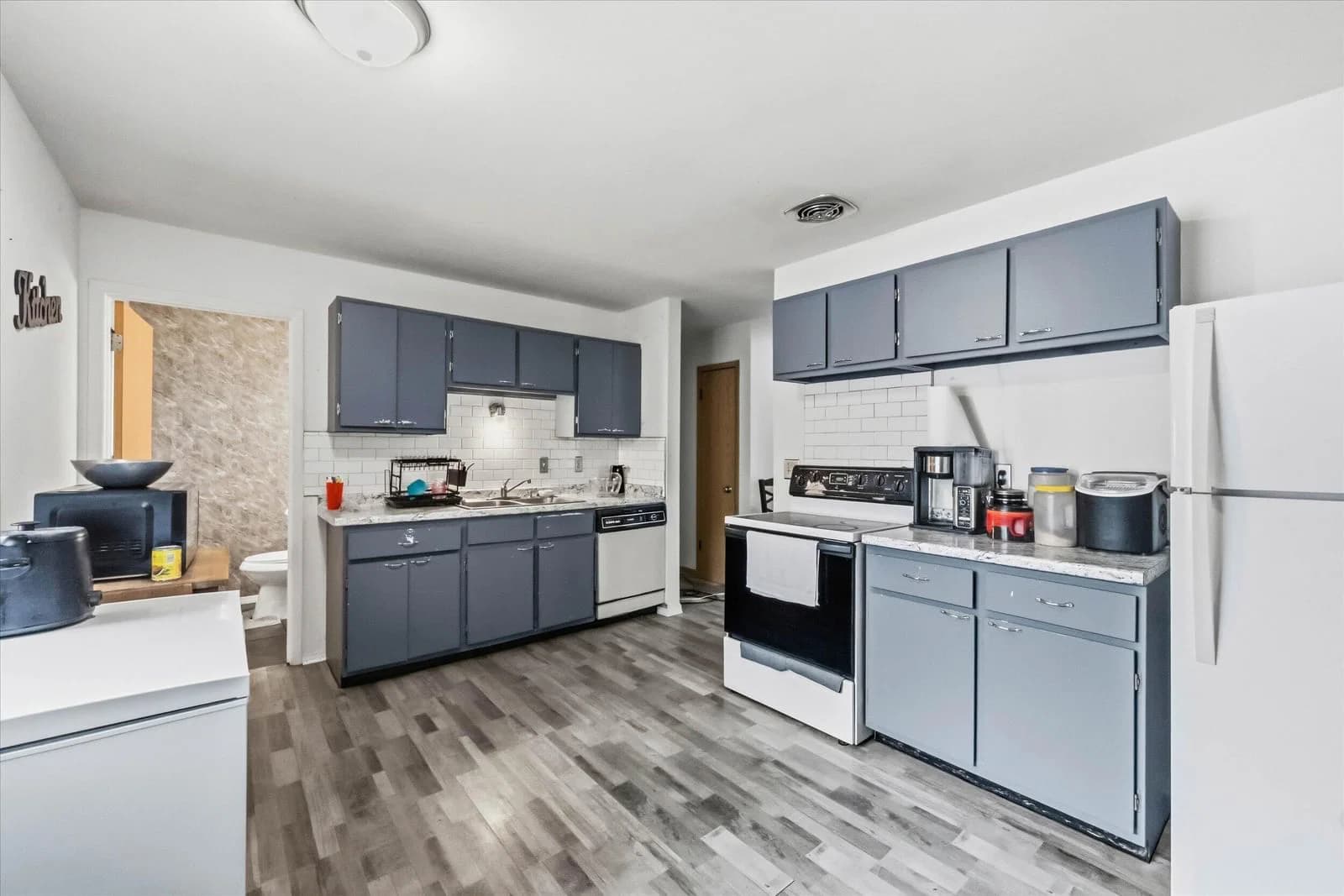 8528 Potomac 5