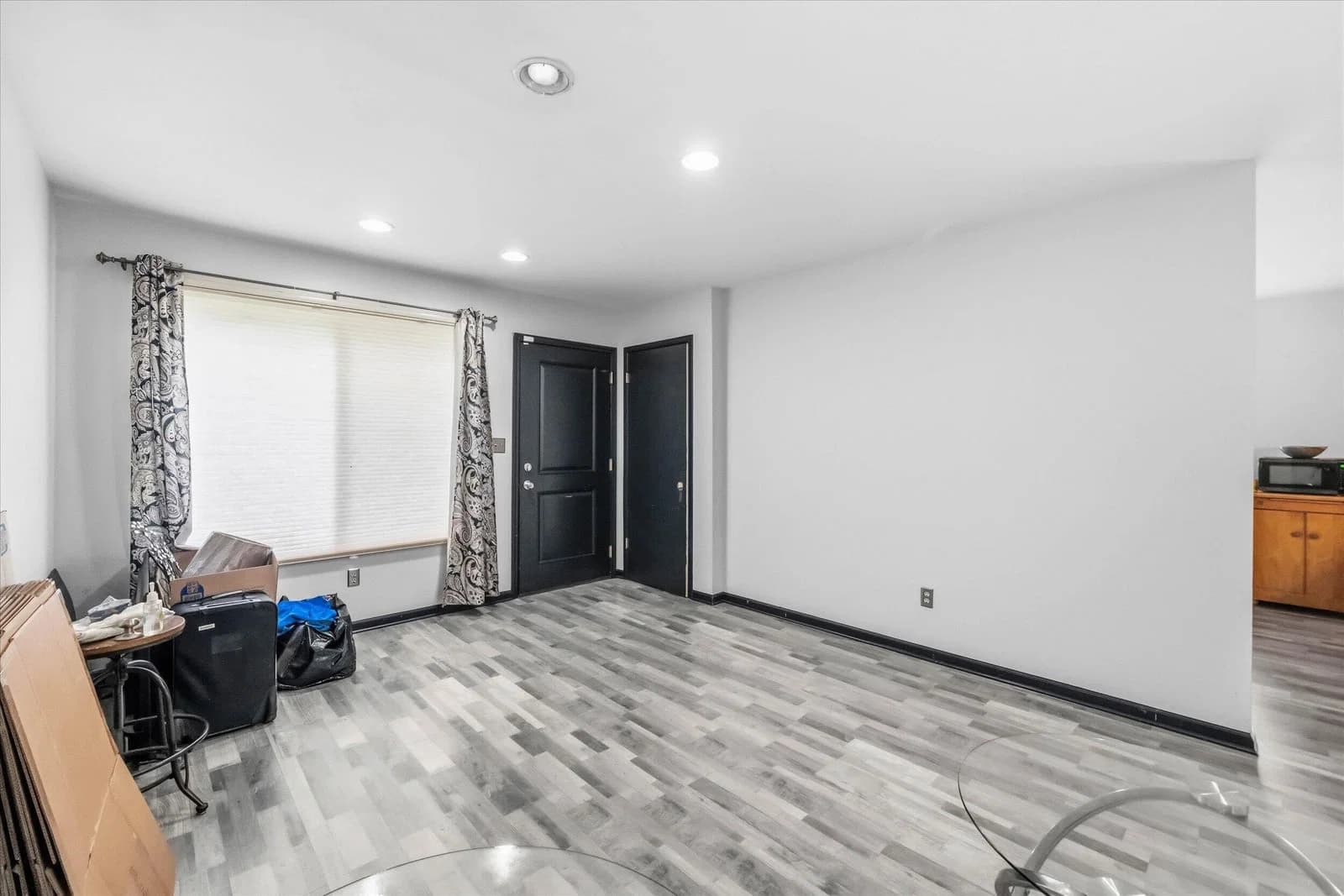 8528 Potomac 3