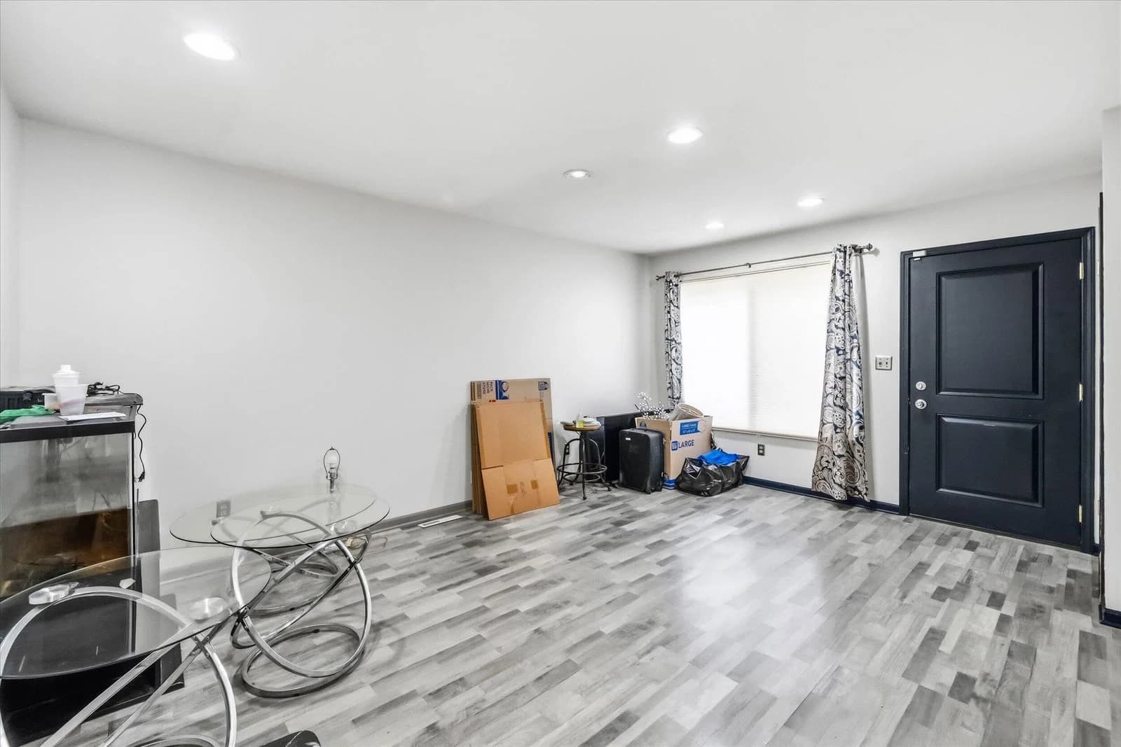 8528 Potomac 4
