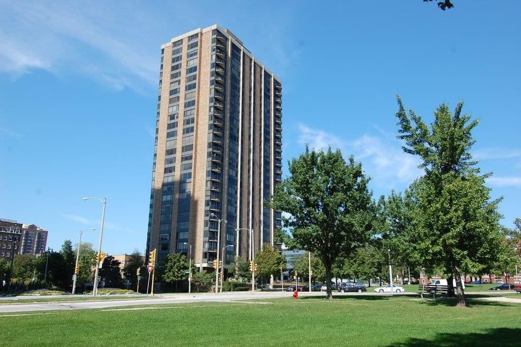 929 Astor, Milwaukee, WI 53202