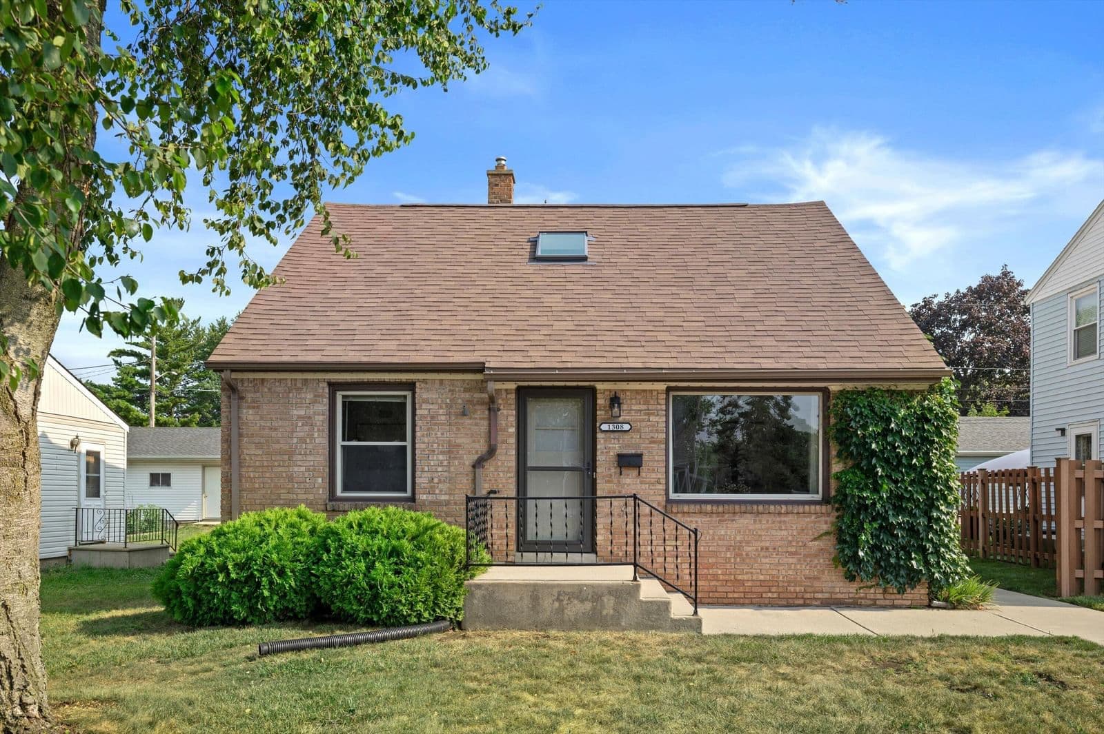 1308 Mackinac, South Milwaukee, WI 53172