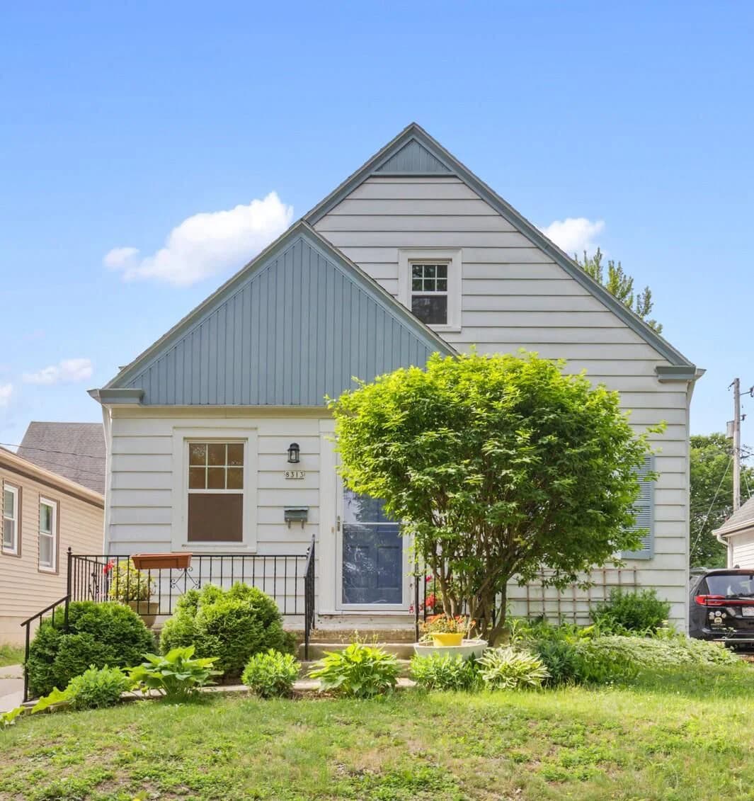 8313 Stickney, Wauwatosa, WI 53213