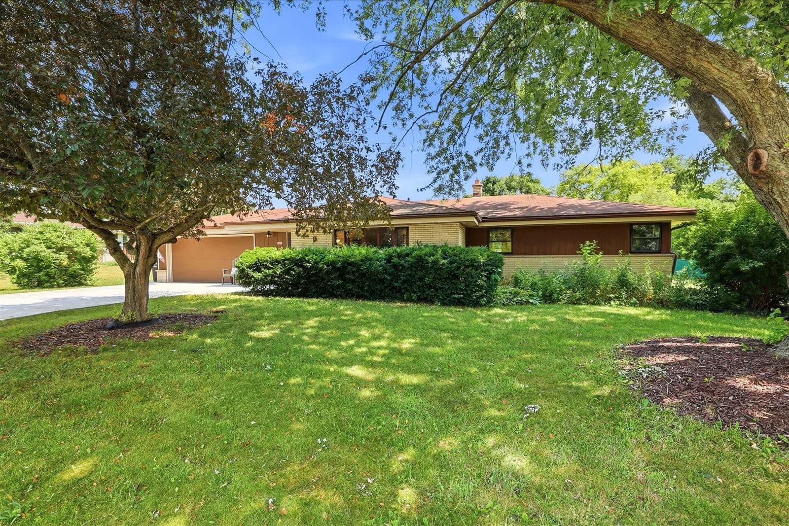 4938 69th, Greenfield, WI 53220