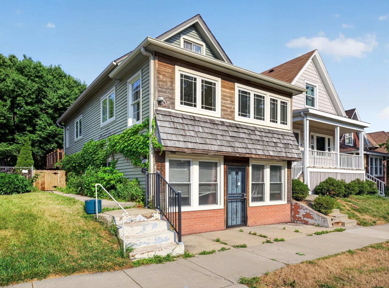 2921 Howell, Milwaukee, WI 53207