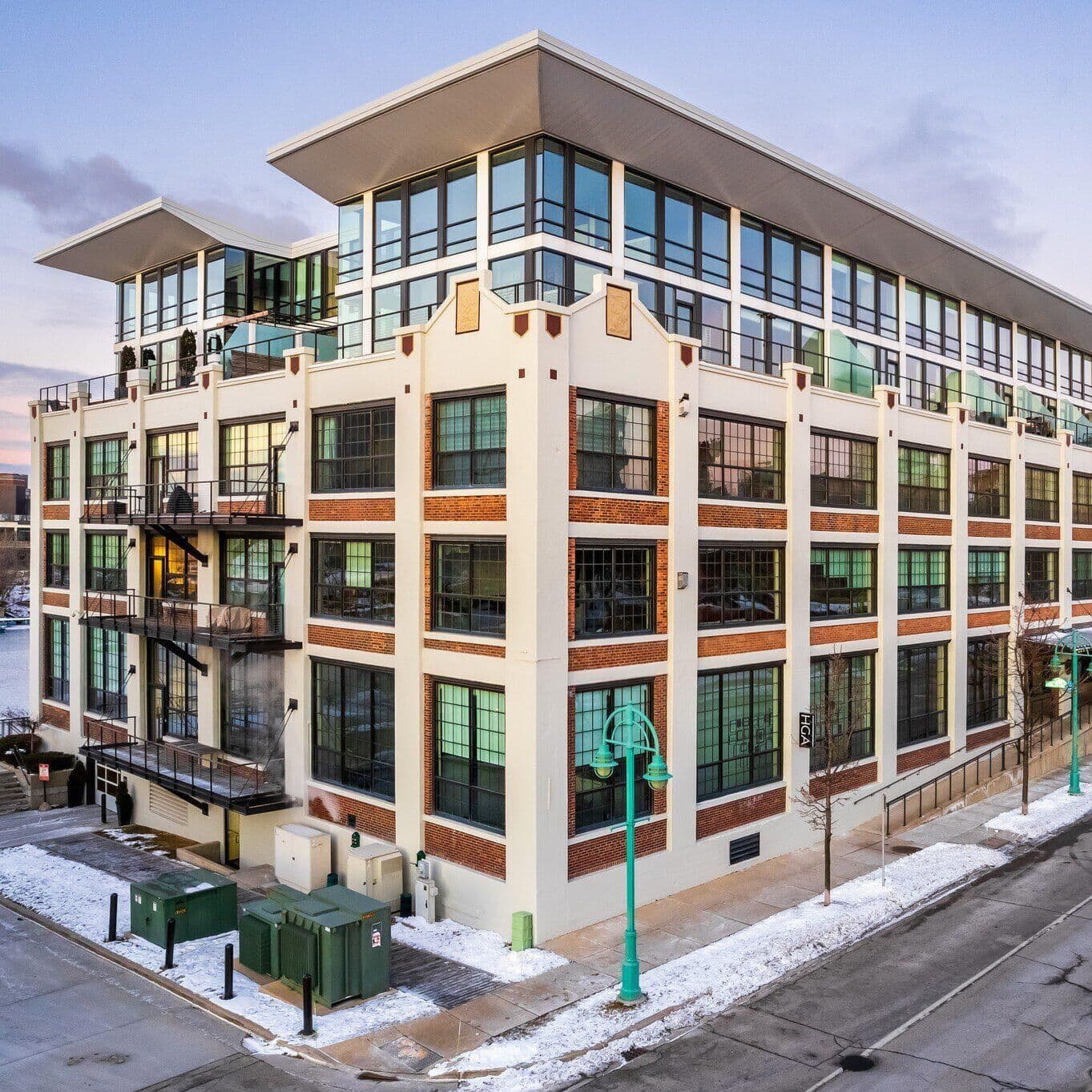311 Erie, Milwaukee, WI 53202