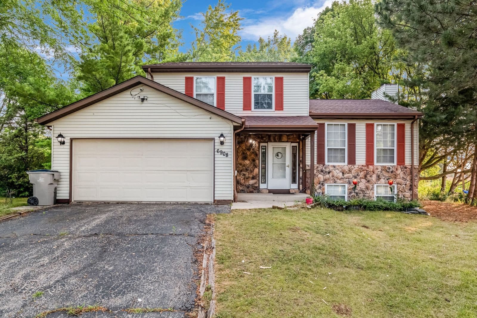 6908 Marine, Milwaukee, WI 53223