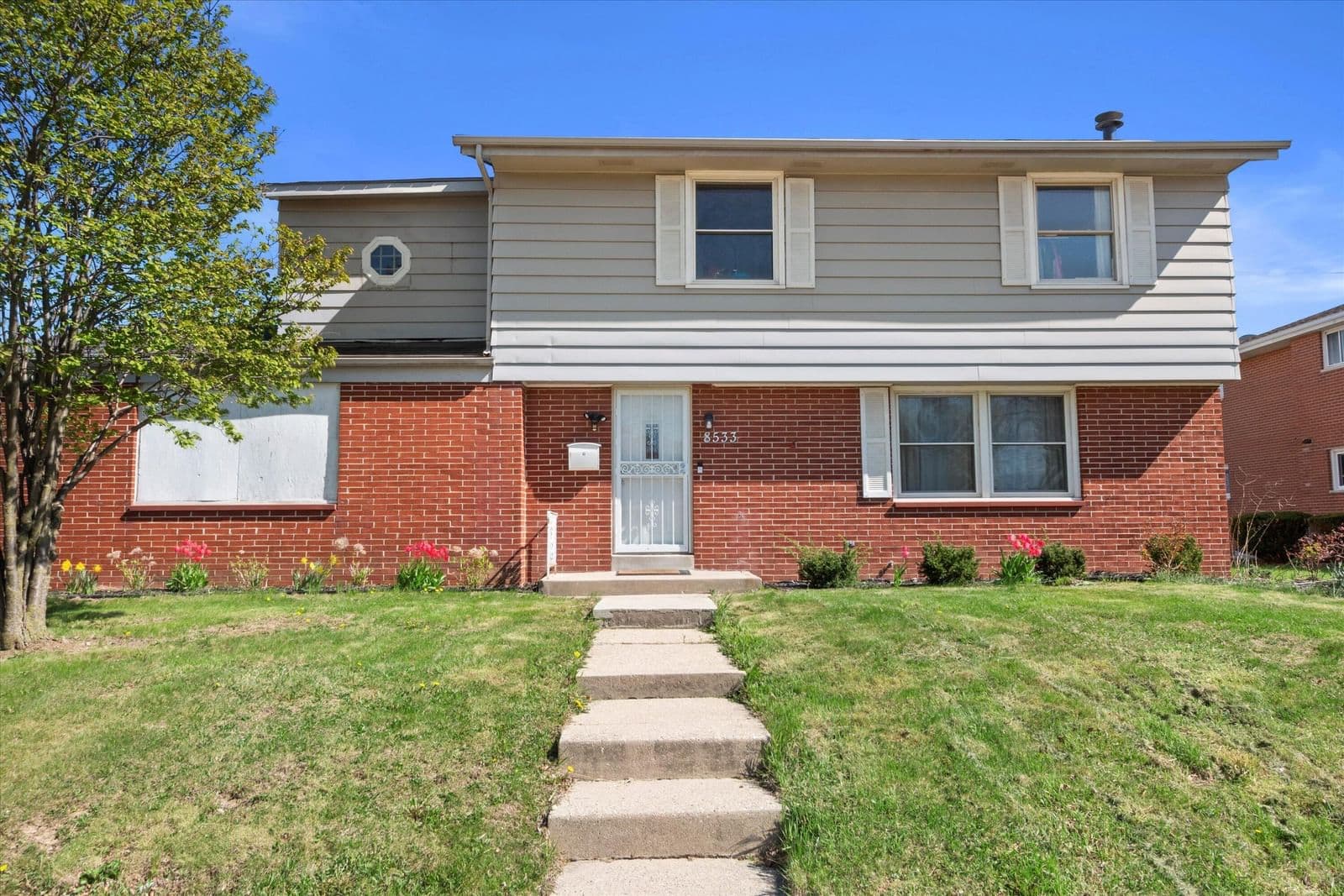 8533 Grantosa, Milwaukee, WI 53225