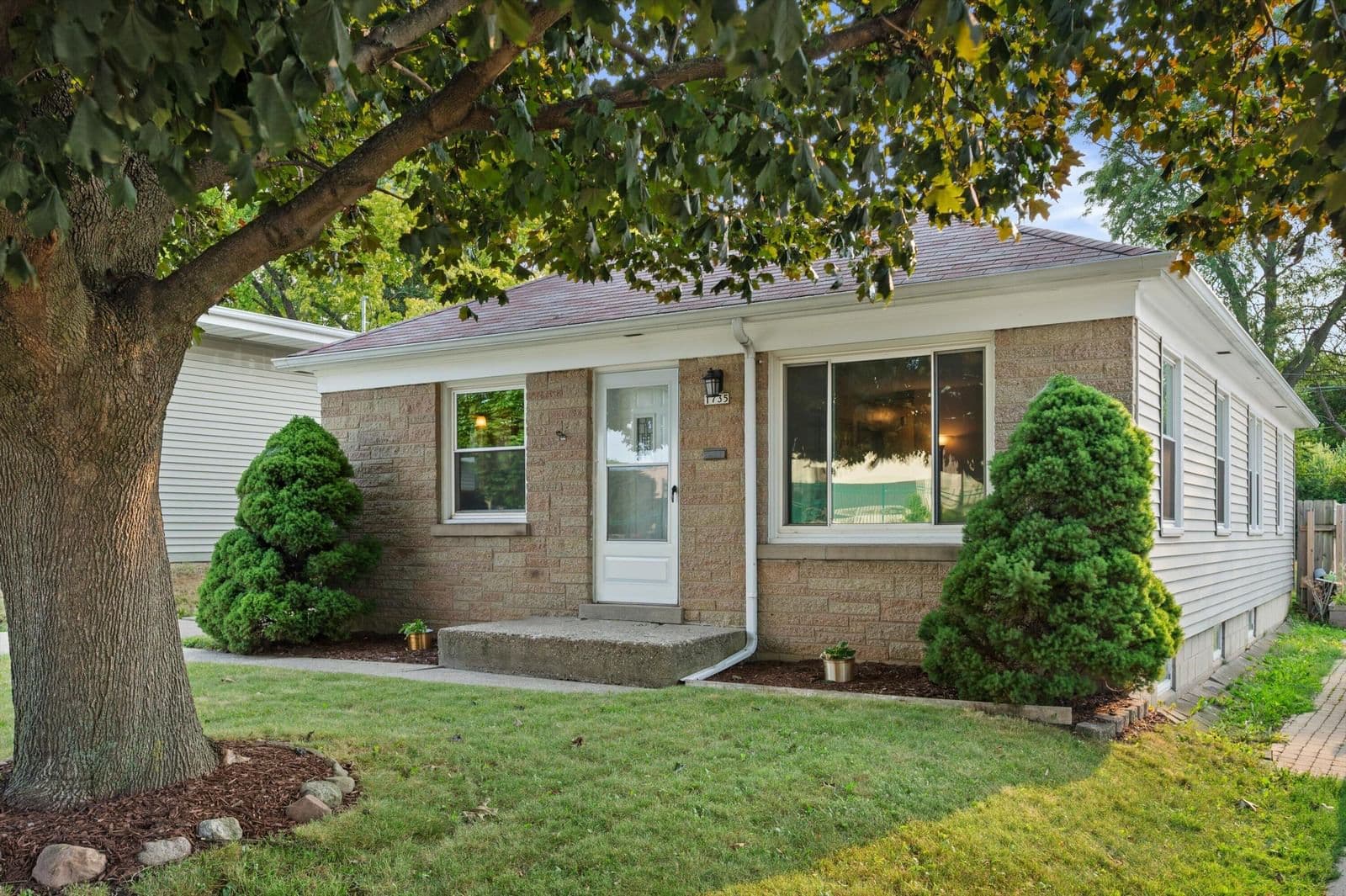 1735 92nd, West Allis, WI 53214