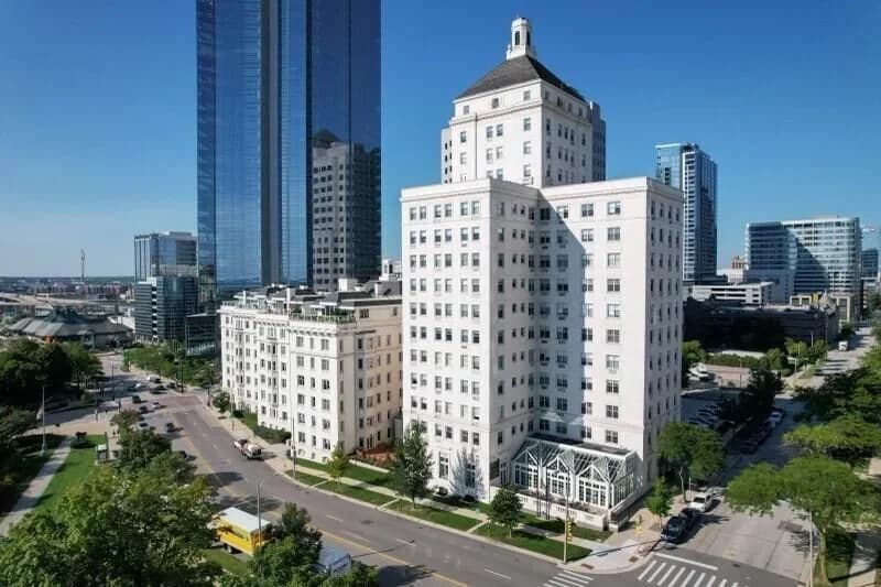 925 Wells, Milwaukee, WI 53202