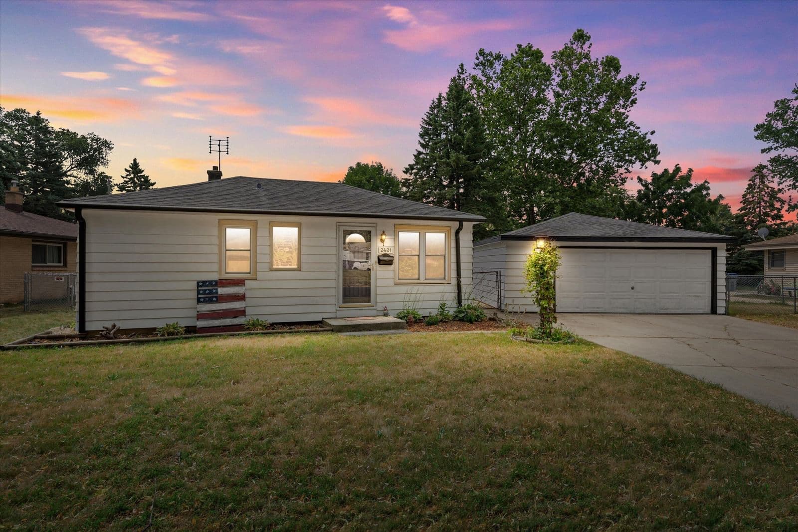 2421 Bridge, Milwaukee, WI 53221