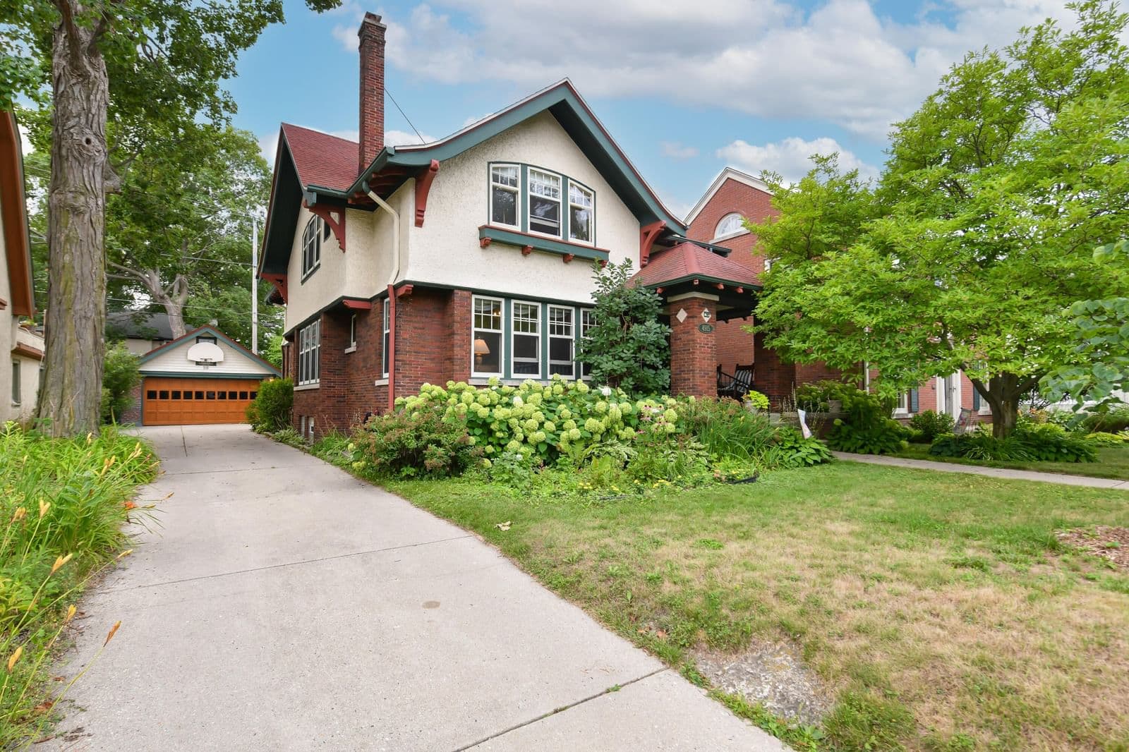 4915 Woodlawn, Milwaukee, WI 53208