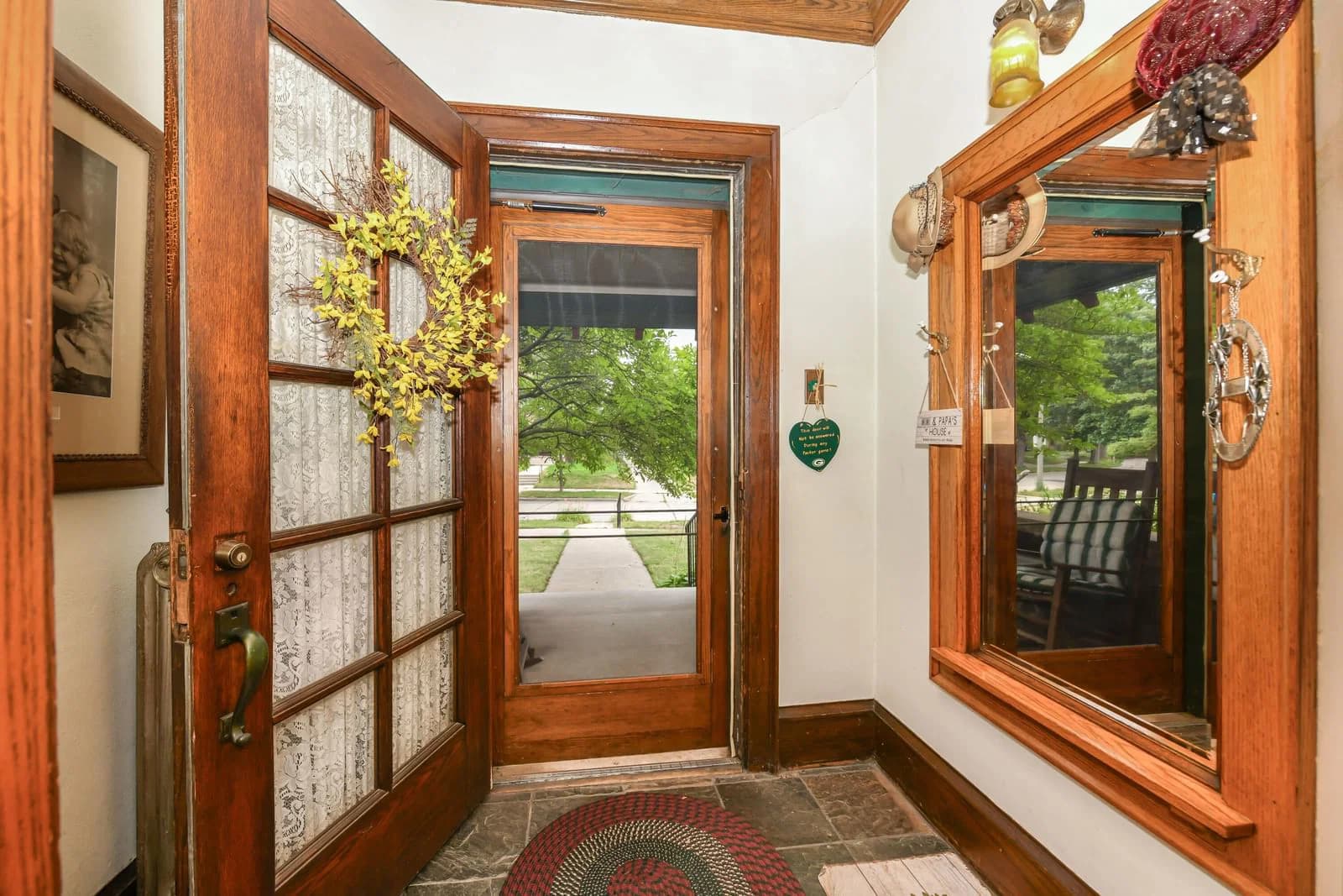 4915 Woodlawn 5