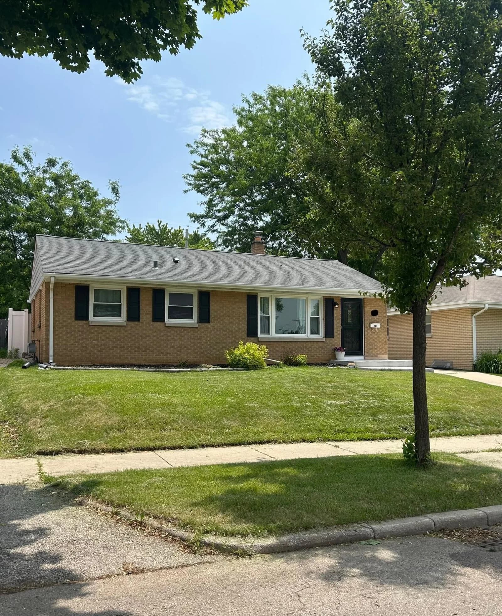 4454 1st, Milwaukee, WI 53207