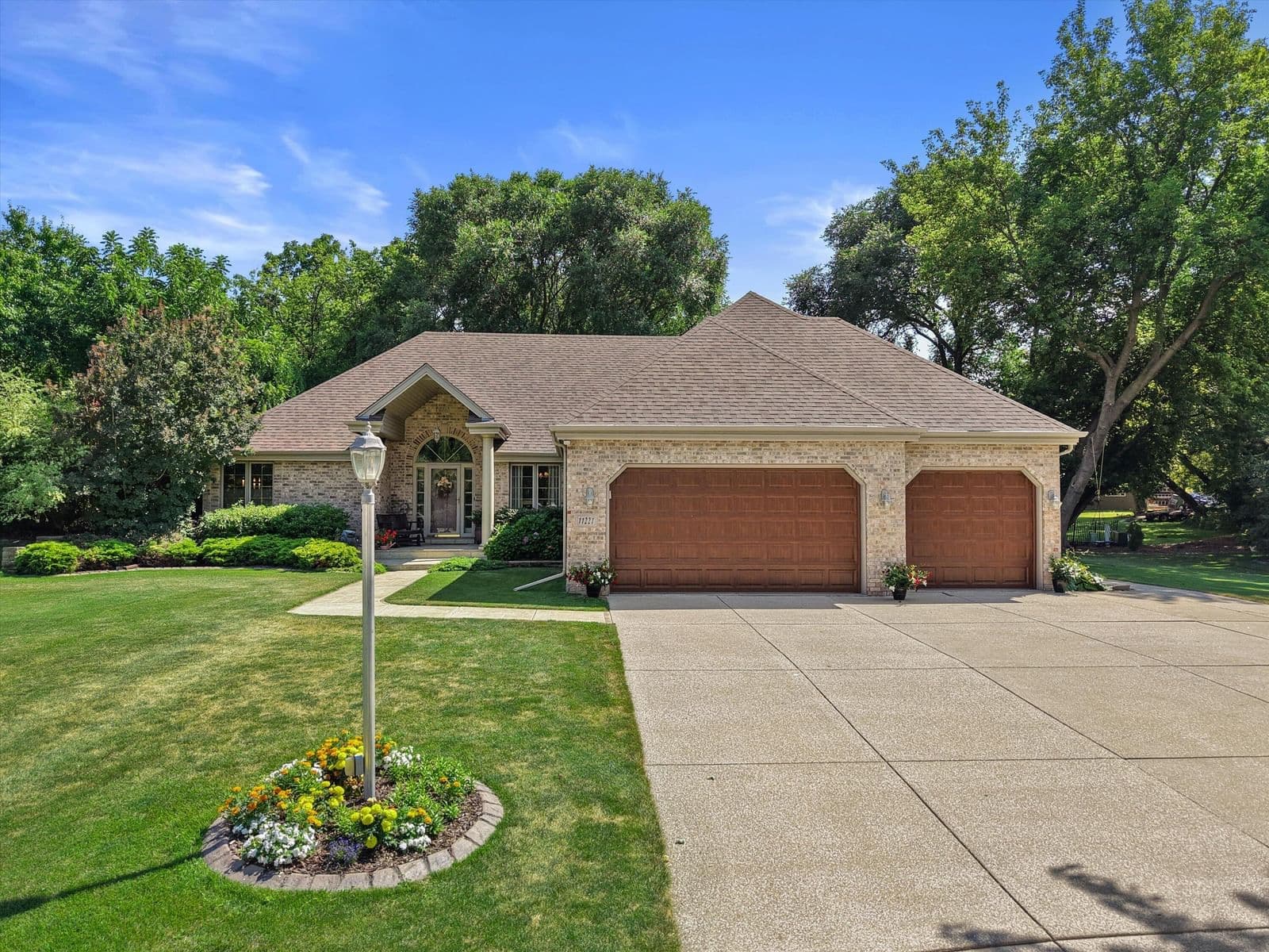 11221 Drake, Franklin, WI 53132