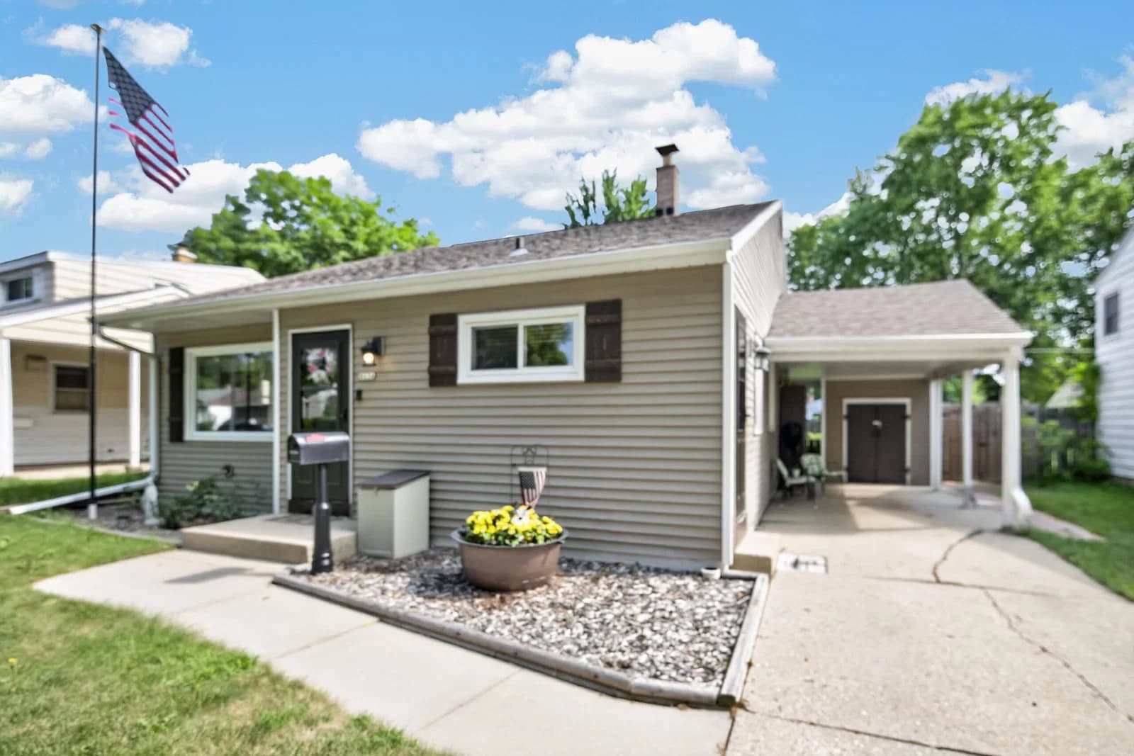 8036 Scranton, Milwaukee, WI 53218