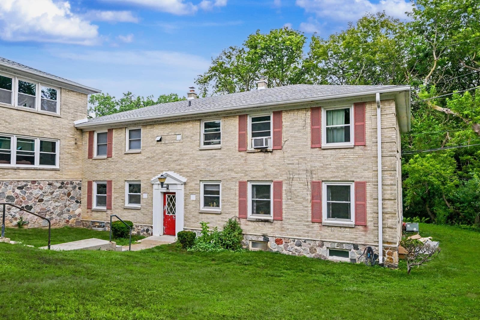 1323 Randolph, Milwaukee, WI 53212
