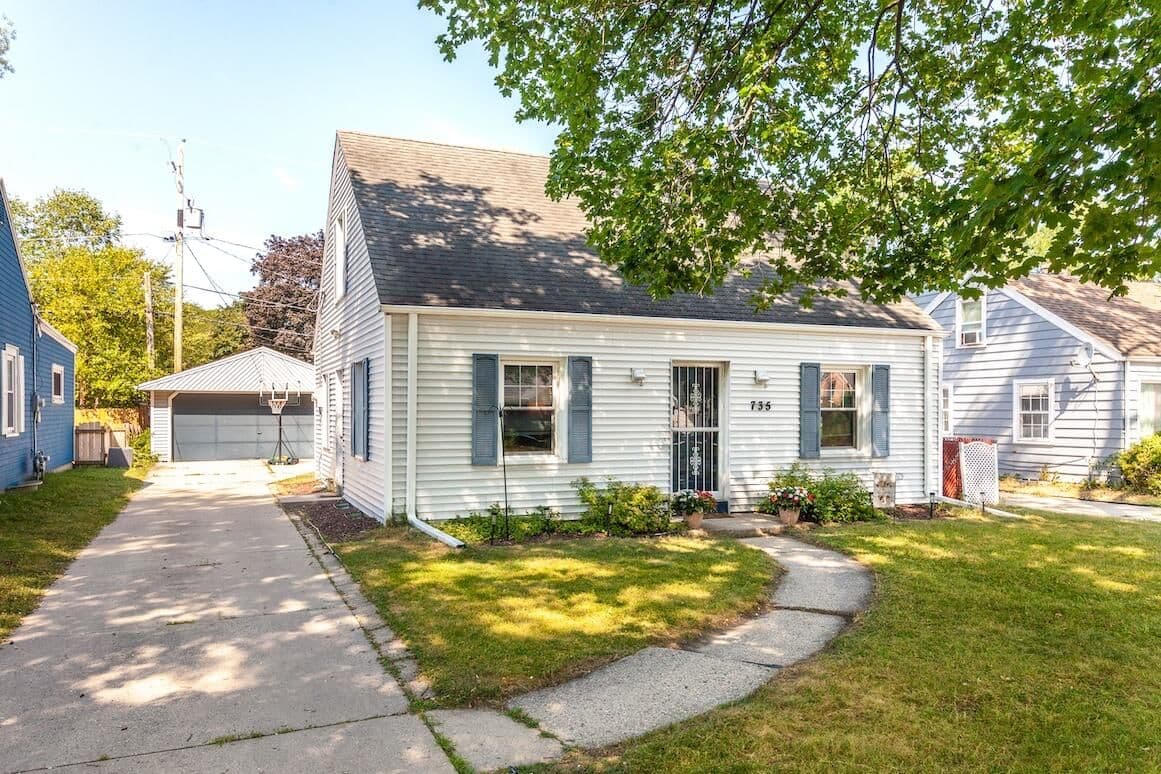 735 112th, Wauwatosa, WI 53226