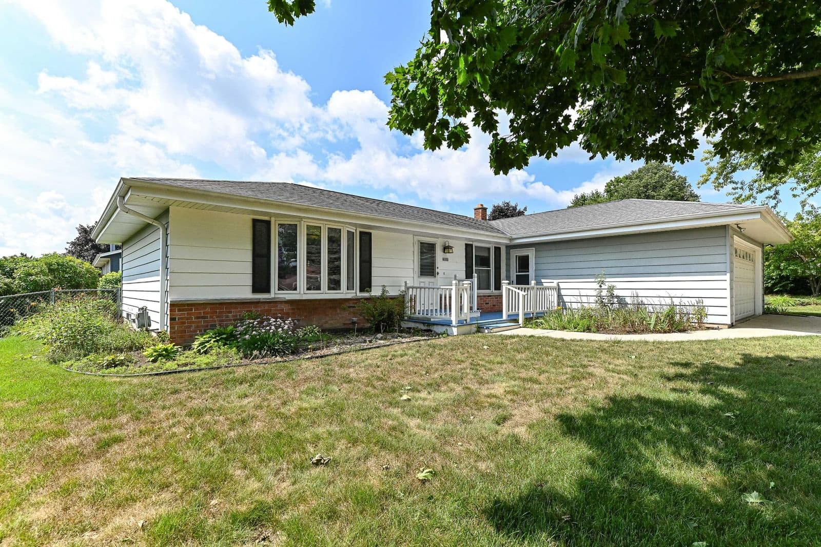 4153 Granada, Greenfield, WI 53221