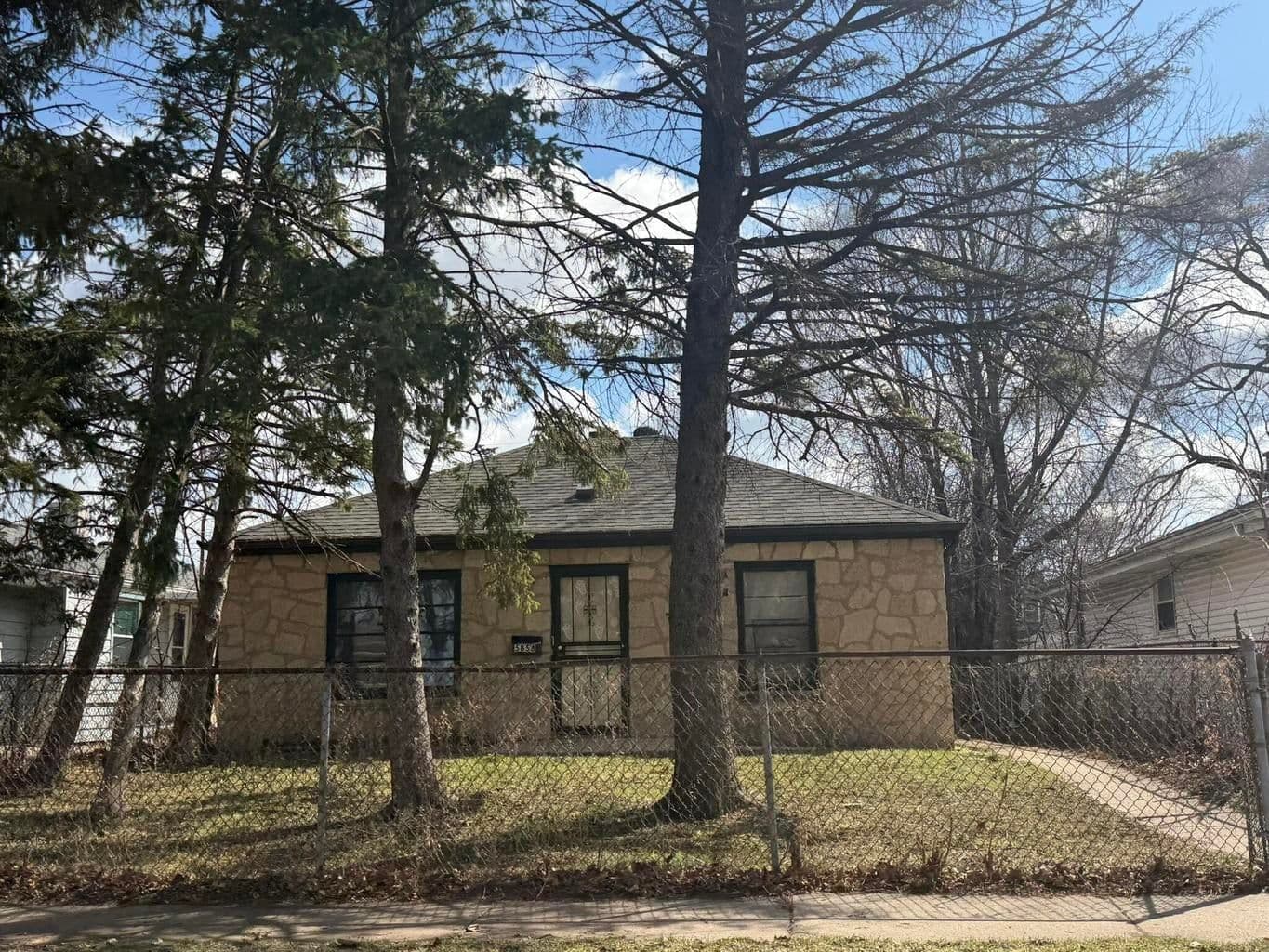 5858 80th, Milwaukee, WI 53218