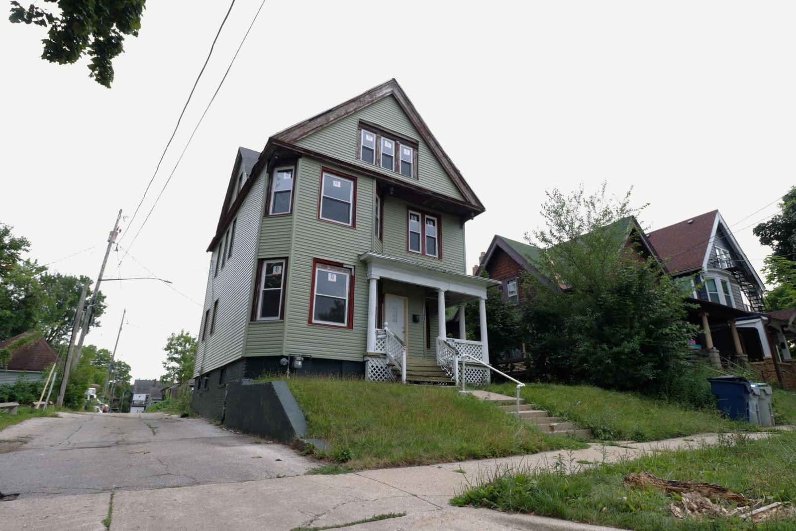 3221 Michigan, Milwaukee, WI 53208
