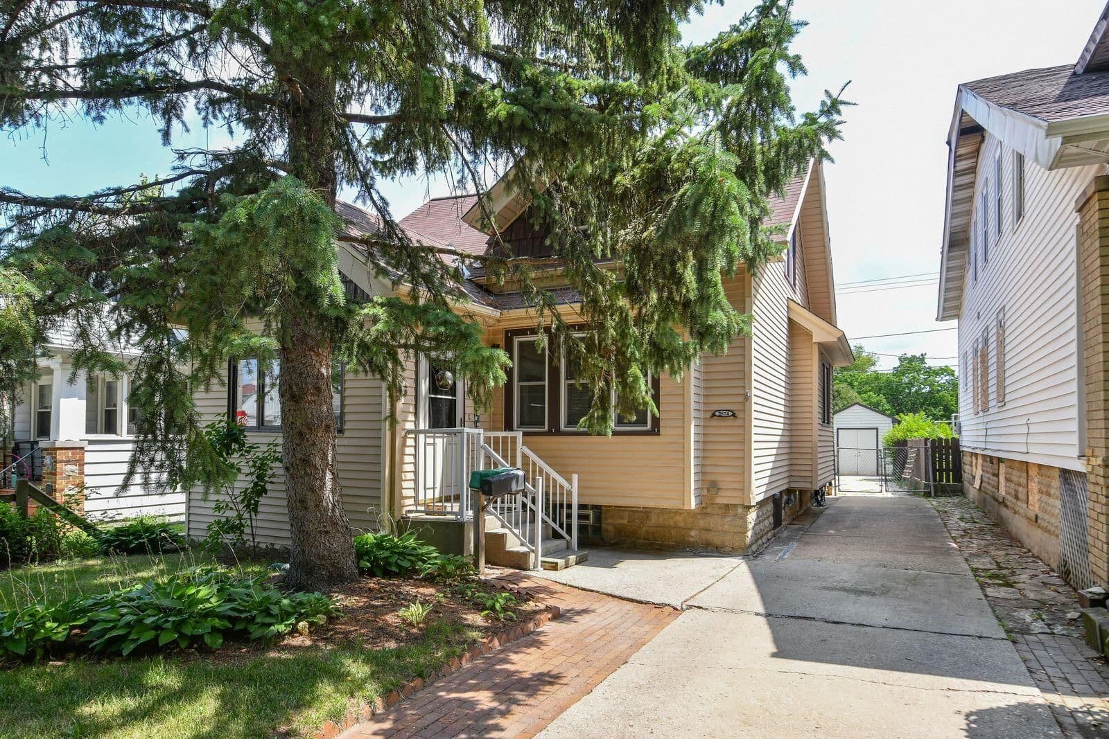 2874 59th, Milwaukee, WI 53210