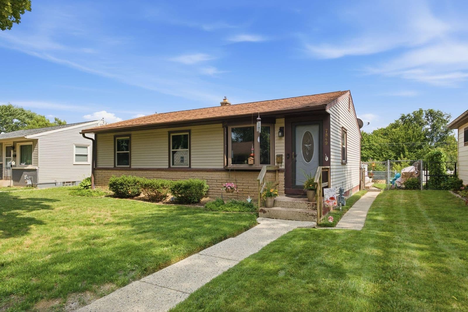 7849 Herbert, Milwaukee, WI 53218