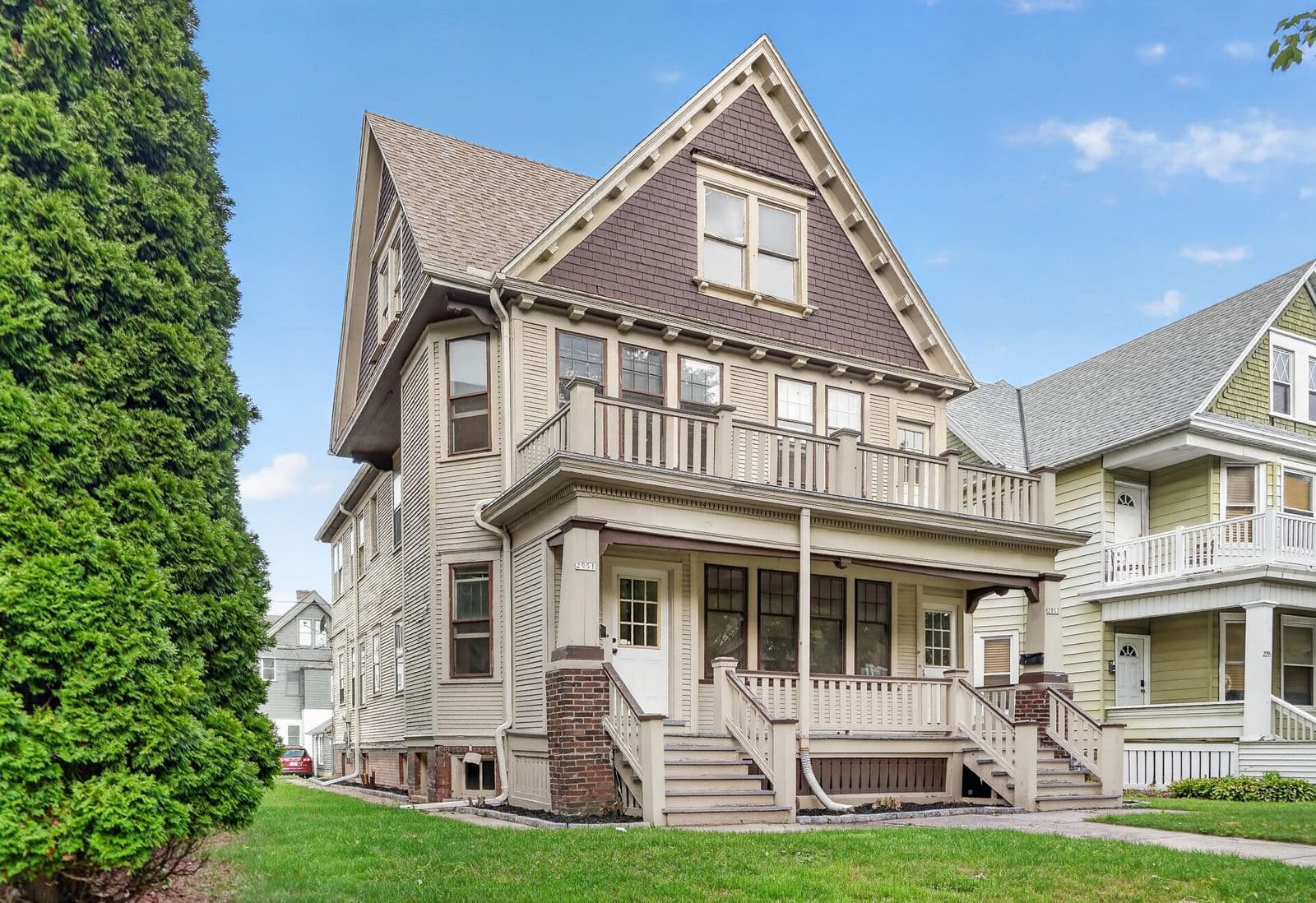 2951 Farwell 2