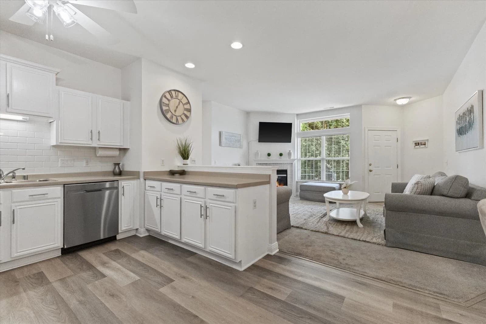 2230 Vista Bella, Oak Creek, WI 53154