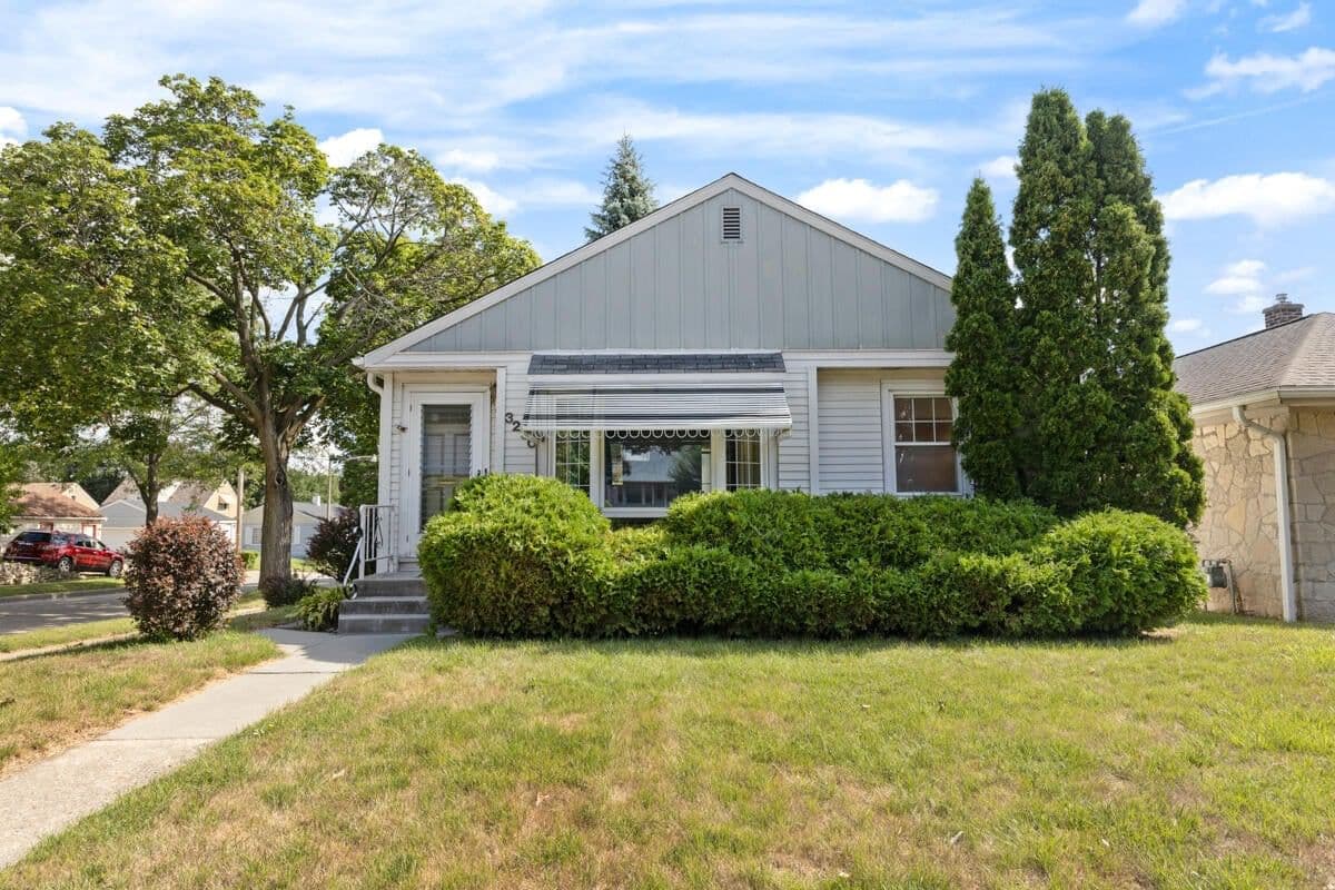 3230 Ruskin, Milwaukee, WI 53215