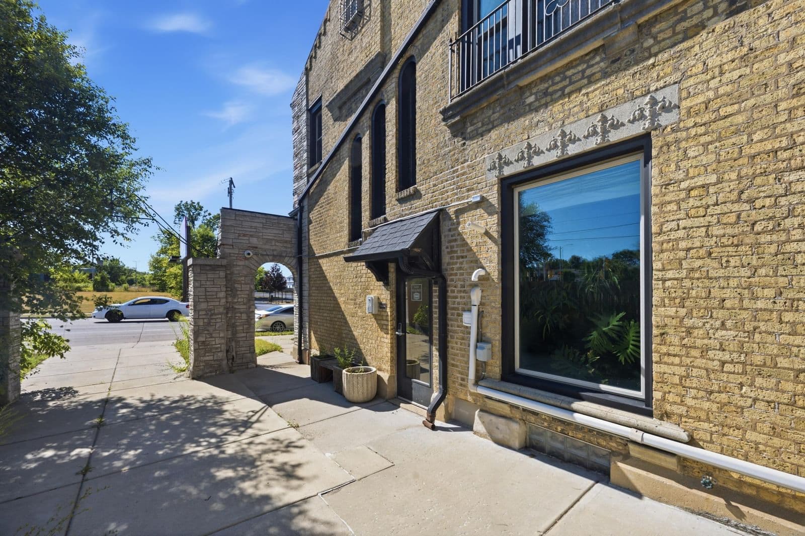 3514 Port Washington 3