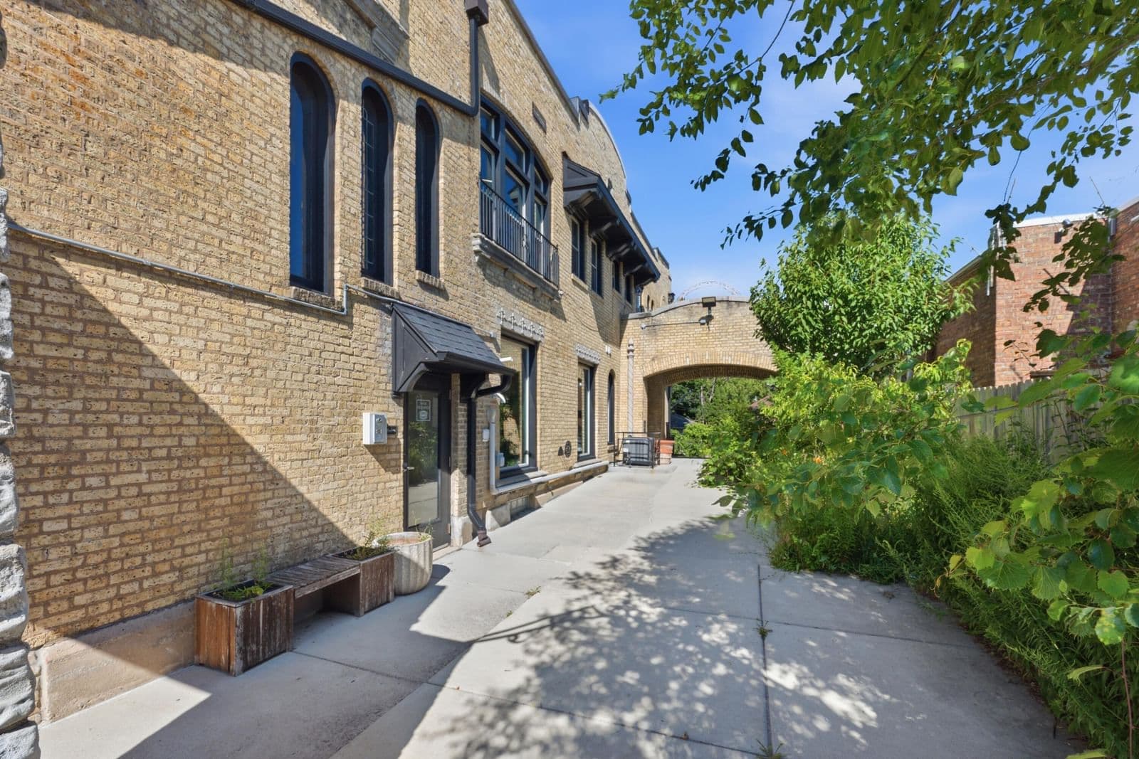 3514 Port Washington 5
