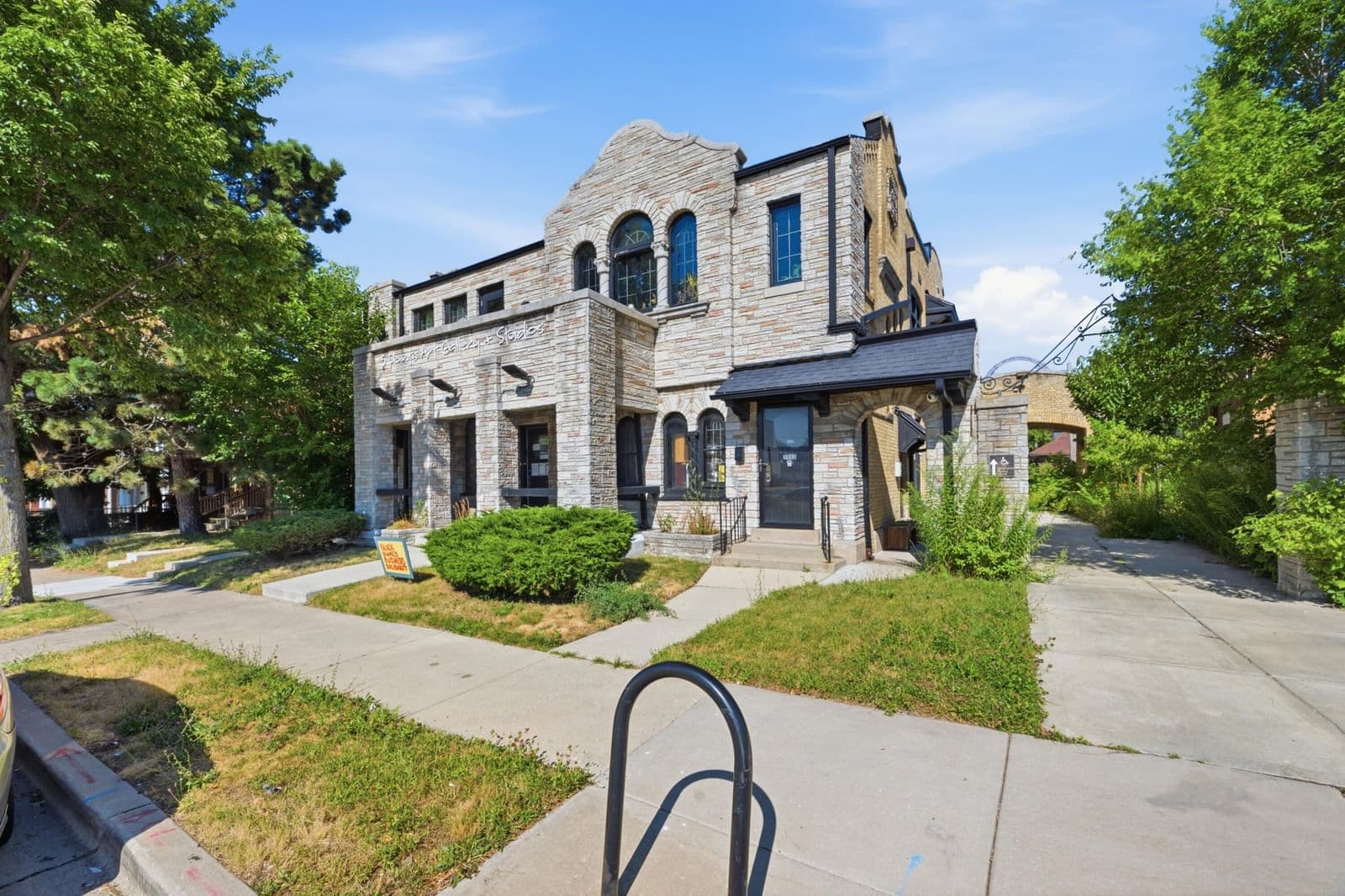 3514 Port Washington, Milwaukee, WI 53212