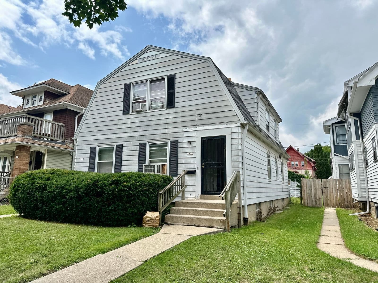2857 49th 2