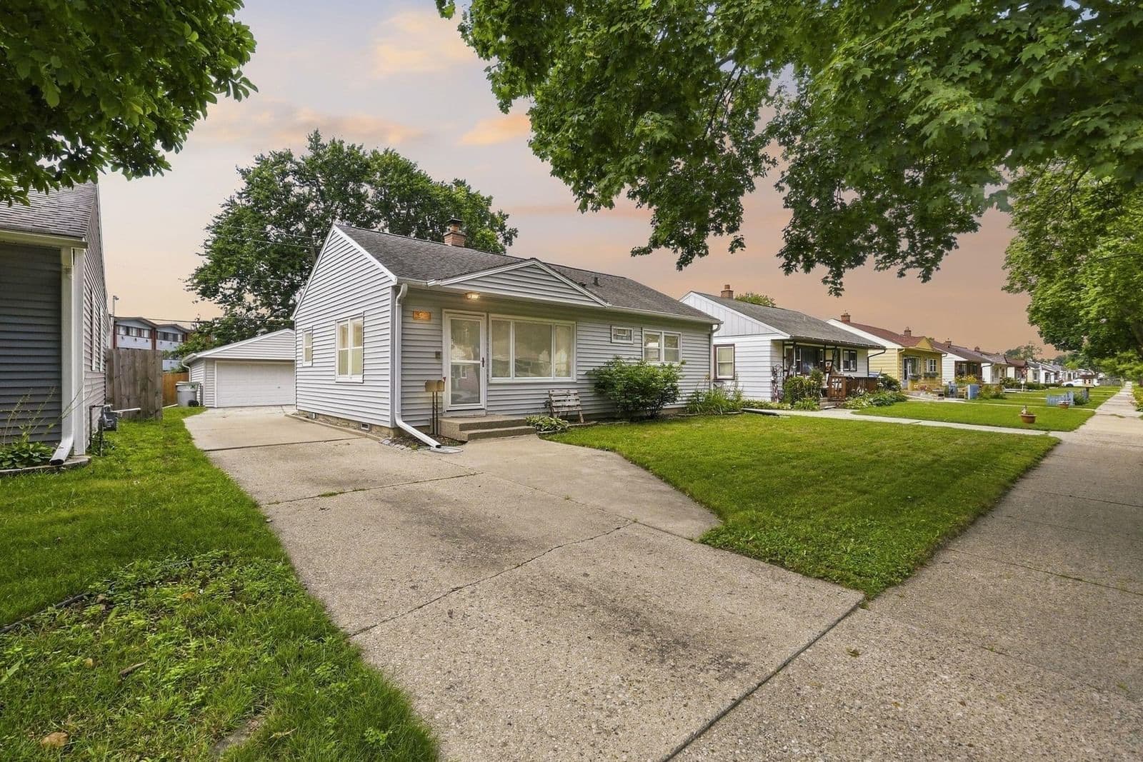 159 Armour, Milwaukee, WI 53207