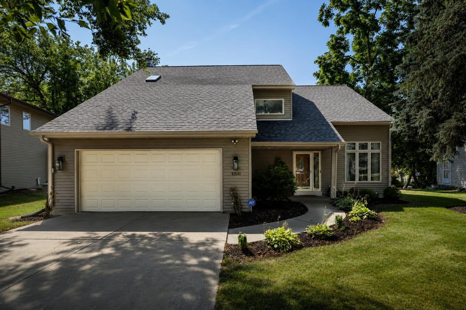 10541 Pine Ridge, Greenfield, WI 53228