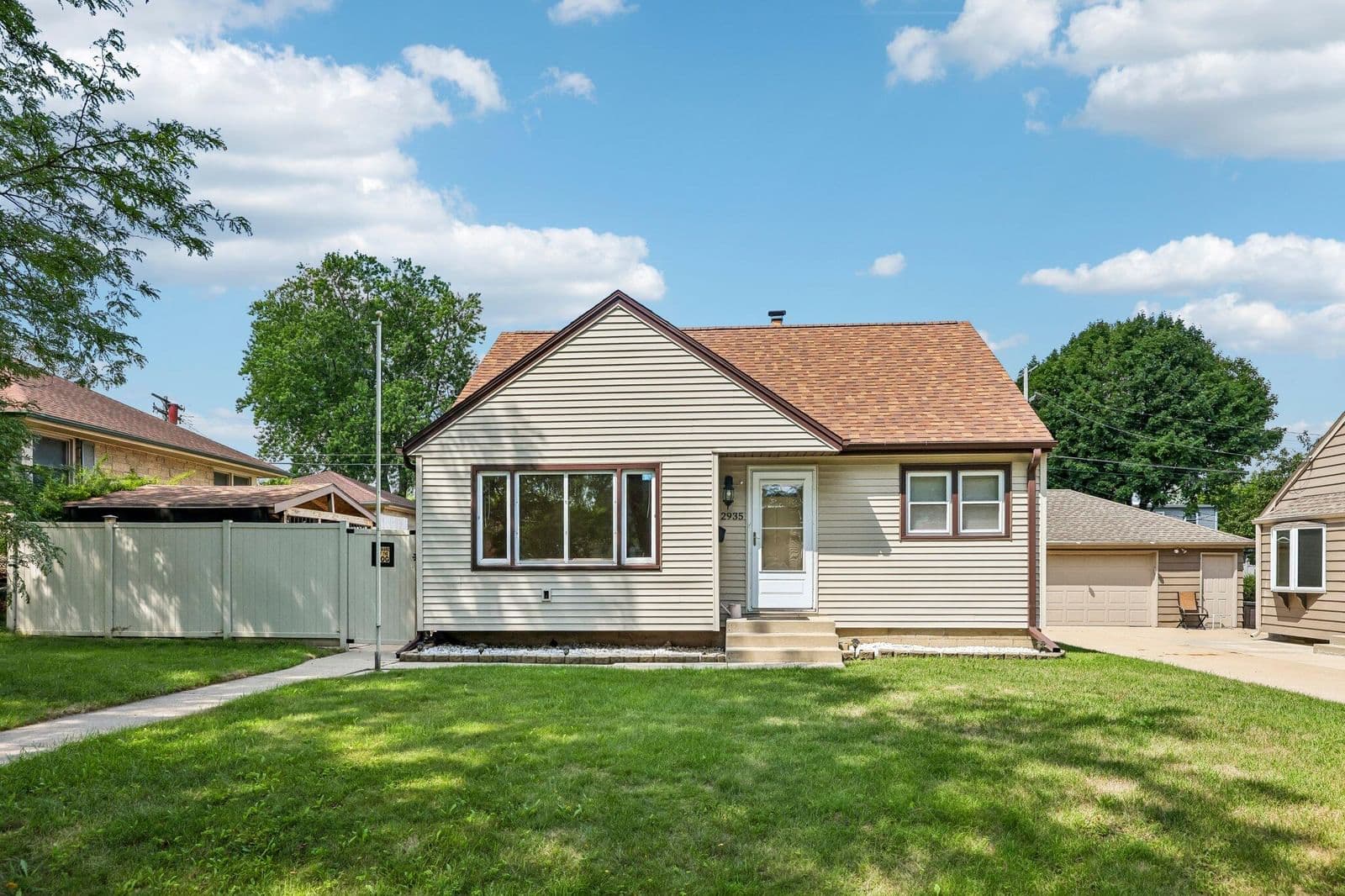 2935 93rd, West Allis, WI 53227