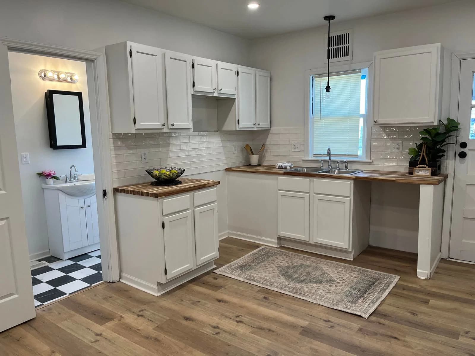 128 Lloyd, Milwaukee, WI 53212