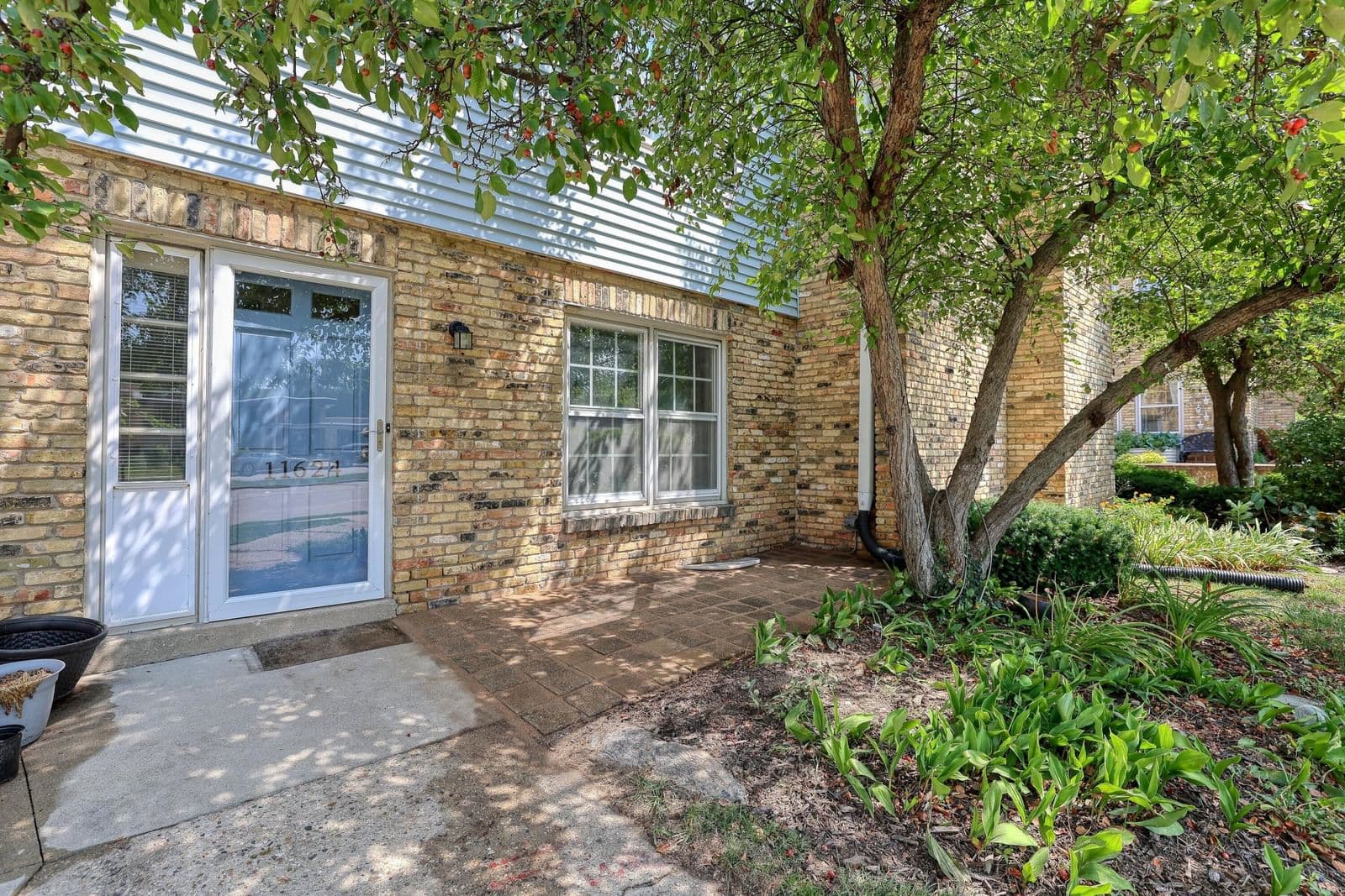 11624 Bluemound, Wauwatosa, WI 53226